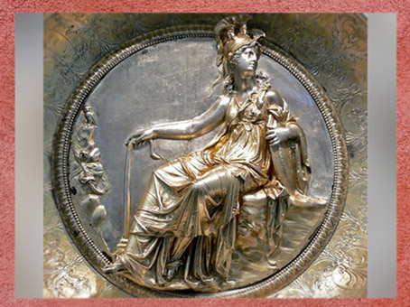 D’après Minerve, déesse romaine de la sagesse et de la guerre, Trésor de Hildesheim, argent rehaussé d’or, Ier siècle avjc, Germanie à l’époque romaine, Allemagne. (Marsailly/Blogostelle)