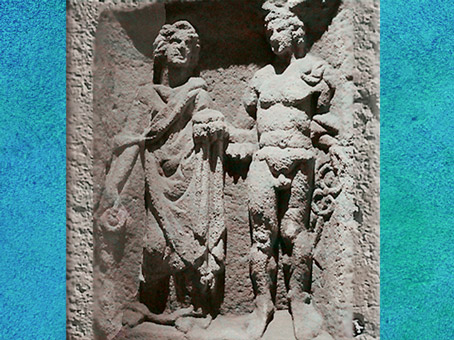 D'après Mercure avec pétase et caducée, et la déesse gauloise Rosmerta avec bourse et patère, Eisenberg, Allemagne, époque romaine. (Marsailly/Blogostelle)