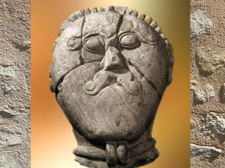 D'après un dieu celtique paré de son torque, enclos rituel, vers 150 avjc, Prague, République tchèque, fin de l'âge du Fer. (Marsailly/Blogostelle)