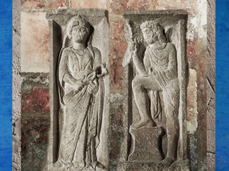 D'après la déesse gauloise Rosmerta et une divinité ailée, pilier du Pont-au-Change, Lutèce, Ier siècle, Paris, France, Gaule Romaine. (Marsailly/Blogostelle)