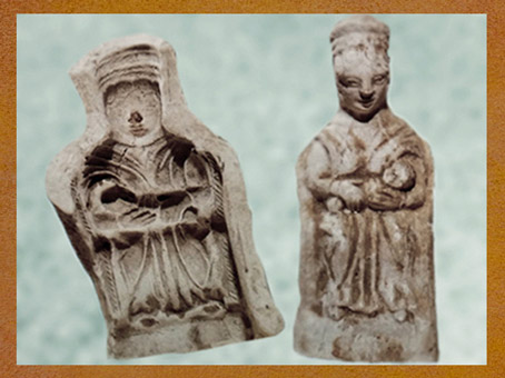 D'après un moule et une figurine de déesse mère, terre cuite, France, Gaule Romaine. (Marsailly/Blogostelle)