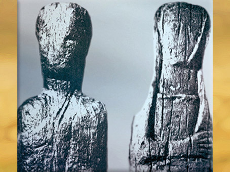 D'après deux ex-voto en bois, masculin et féminin, France, Gaule Romaine. (Marsailly/Blogostelle)