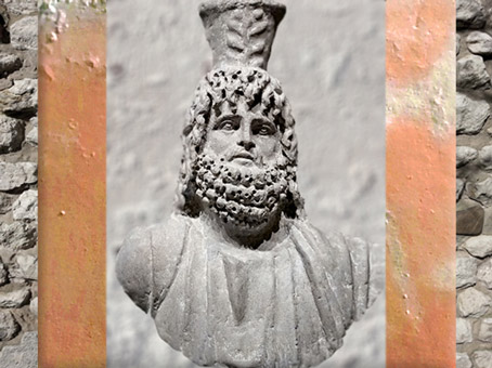 D'après un buste du dieu Sérapis, fin IIe siècle, basalte, Egypte ancienne, période Romaine. (Marsailly/Blogostelle)