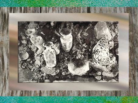 D'après la sépulture de l'enfant de Naintré, fioles du coffre en bois, IVe siècle, Vienne, Poitou, France, Gaule Romaine. (Marsailly/Blogostelle)