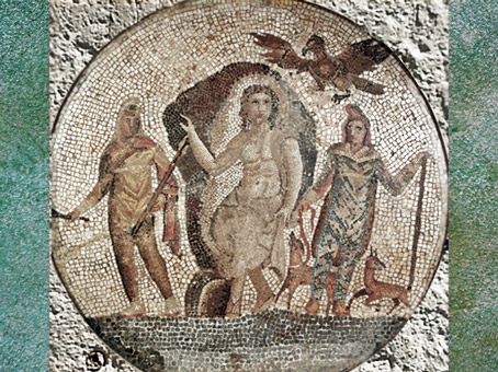 D'après Mithra, le corbeau messager de Sol, et les porteurs de torche, mosaïque, possible provenance d’Égypte, Ier siècle, époque Romaine. (Marsailly/Blogostelle)