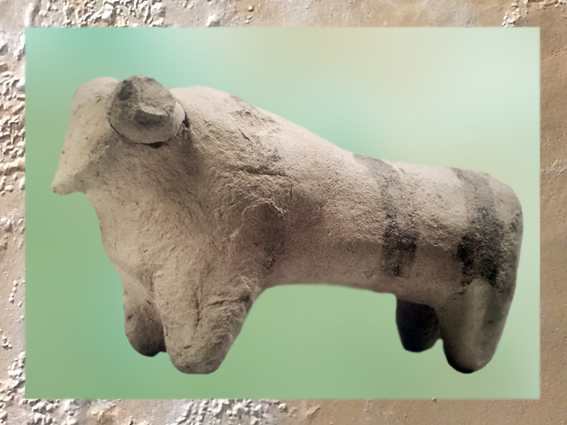 D'après une terre cuite peinte, Taureau, style d'Obeid, vers 4000-3500 avjc, Tello,  Irak actuel, Mésopotamie néolithique. (Marsailly/Blogostelle)