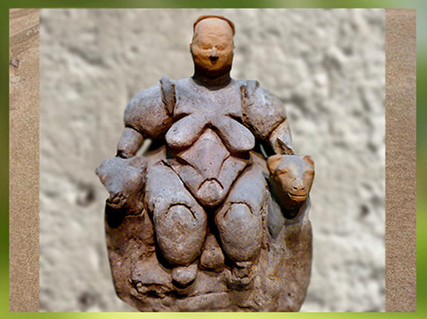 D'après la déesse-mère aux léopards, terre cuite, Çatal Höyük, VIe millénaire avjc, néolithique, Anatolie, Levant, Orient ancien. (Marsailly/Blogostelle)
