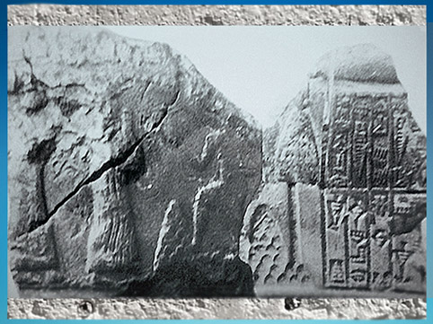 D’après une scène d’adoration et d’offrande, sceau de Lugal-Ushumgal, relief, bulle de Tello, période d'Agadé (ou Akkad), 2340-2200 avjc, Irak actuel, Mésopotamie. (Marsailly/Blogostelle)