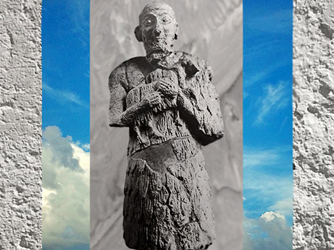 D'après une statuette d'orant royal, un capridé dans les bras en offrande, albâtre, vers 2400 avjc, style sumérien, dynasties archaïques, pays d'Élam, actuel Iran, Orient ancien. (Marsailly/Blogostelle)