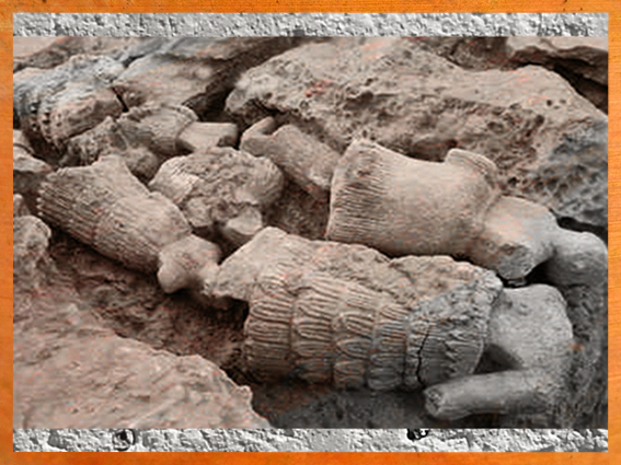 D'après des statuettes d’Ilmeshar, temple du Roi du pays, IIIe millénaire avjc, Mari, Tell Hariri, Syrie actuelle, époque des dynasties archaïques sumériennes, Mésopotamie. (Marsailly/Blogostelle)