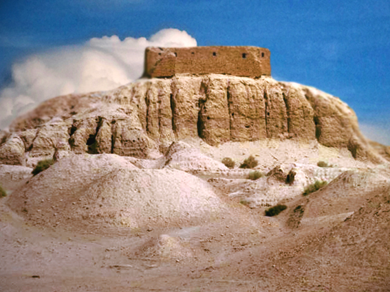 D'après les vestiges de la ziggurat de Nippur, IIIe millénaire avjc, actuel Irak, Mésopotamie. (Marsailly/Blogostelle)