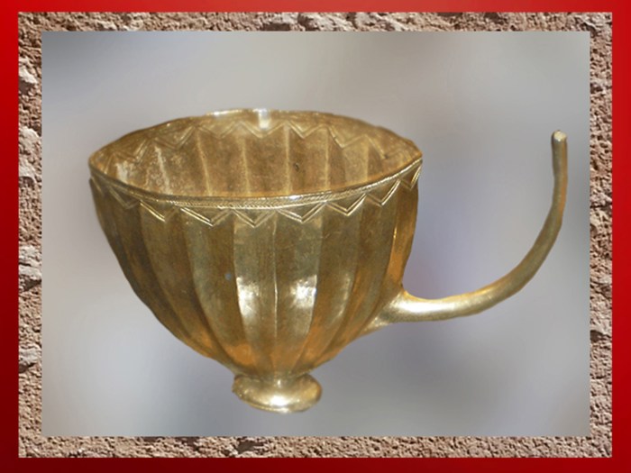 D’après un vase en or, sépulture de la reine Puabi, tombes royales d’Ur, vers 2500 avjc, période des dynasties archaïques sumériennes, actuel Irak, Mésopotamie. (Marsailly/Blogostelle)