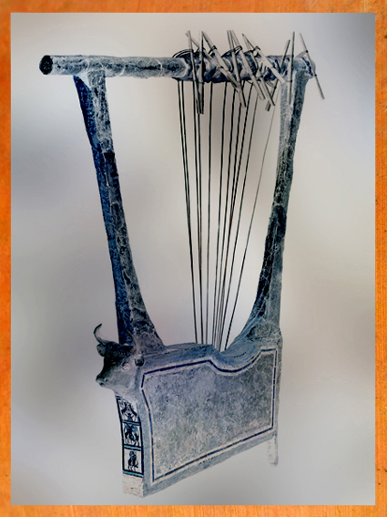 D'après une harpe-taureau, argent, sépulture de la reine Puabi, tombes royales d’Ur, vers 2500 avjc, période des dynasties archaïques sumériennes, Ur, actuel Irak, Mésopotamie. (Marsailly/Blogostelle)