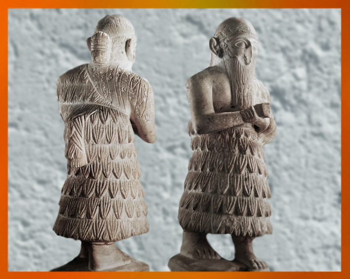 D'après la statue du roi Ishqi-Mari, avec son inscription au dos, temple d’Ishtar, vers 2500-2300 ans avjc, Mari, Tell Hariri, actuelle Syrie. (Marsailly/Blogostelle)