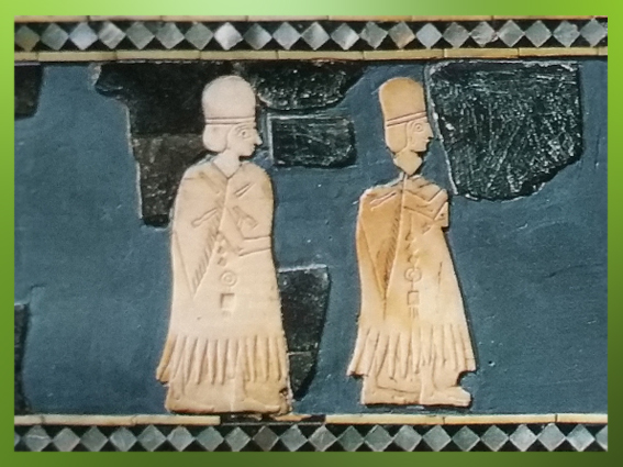 D’après des officiantes ou prêtresses à haute coiffe, détail Etendard, temple dit de Dagan, Mari, fin IIIe millénaire avjc, Tell Hariri, actuelle Syrie, Orient ancien. (Marsailly/Blogostelle)