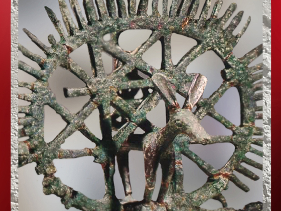 D'après un étendard circulaire, motif biche, bronze, tombes royales d'Alaca Hüyük, vers 2350 avjc,  Anatolie, actuelle Turquie, Orient ancien. (Marsailly/Blogostelle)