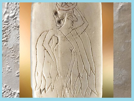 D’après la déesse Ishtar, plaque de coquille gravée, vers 2500 avjc, Mari, Tell Hariri, actuelle Syrie, Orient ancien. (Marsailly/Blogostelle)