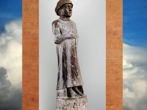 D'après la statue du prince Ur-Ningirsu, vers 2100 avjc, Lagash, époque néo-sumérienne, Mésopotamie. (Marsailly/Blogostelle)