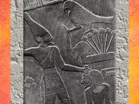 D’après le roi Narmer et le dieu faucon, palette à fard, schiste, vers 3400 – 3200 avjc, début époque Thinite, Hiérakonpolis, Égypte Ancienne. (Marsailly/Blogostelle)
