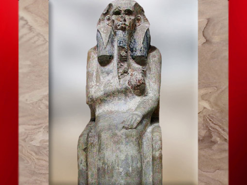 D’après le roi Djoser trônant, calcaire, trace de polychromie, vers 2980 – 2930 avjc, IIIe dynastie, Ancien Empire, Ancien Empire, Saqqara, Égypte Ancienne. (Marsailly/Blogostelle)