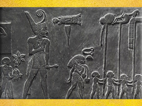 D’après le roi Narmer, serviteurs et défilé des étendards, détail, palette à fard, schiste, vers 3000 avjc, début dynastie Thinite, Hiérakonpolis, Égypte Ancienne. (Marsailly/Blogostelle)