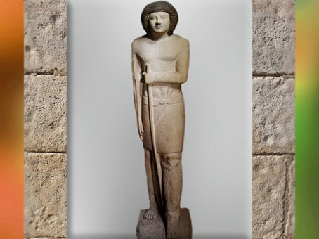 D’après la statue masculine de Sepa, calcaire peint, vers 2980 – 2475 avjc, Ancien Empire, Égypte Ancienne. (Marsailly/Blogostelle)