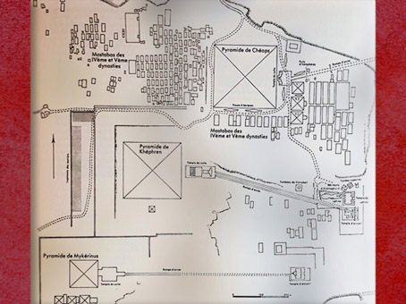 D'après l’ensemble des pyramides de Khéops, Khéphren et Mykérinos, vers 2930-2750 avjc, IVe dynastie, Ancien Empire, plateau de Gizeh, Saqqara, Égypte Ancienne. (Marsailly/Blogostelle)
