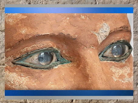 D’après les yeux du Scribe accroupi, calcaire peint, cuivre, pierre blanche et cristal de roche, IVe ou Ve dynastie, entre 2930 et 2625 avjc, Ancien Empire, Saqqara, Égypte Ancienne. (Marsailly/Blogostelle)