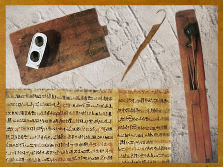D’après le matériel du scribe, tablette en bois, papyrus, coupe-papyrus, palette en bois,  godet et  encrier, Ancien Empire, Égypte Ancienne. (Marsailly/Blogostelle)