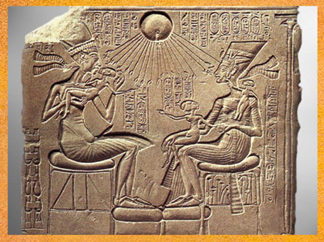 D’après Akhénaton, Néfertiti et deux de leurs filles, culte d'Aton, calcaire peint, vers 1353-1337 avjc, XVIIIe dynastie, Nouvel Empire, Égypte Ancienne. (Marsailly/Blogostelle)
