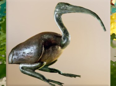 D'après l'Ibis, oiseau des marais consacré au dieu Thot, bronze, bois et feuilles d'or, vers 332-30 avjc, Époque ptolémaïque, Égypte Ancienne. (Marsailly/Blogostelle)