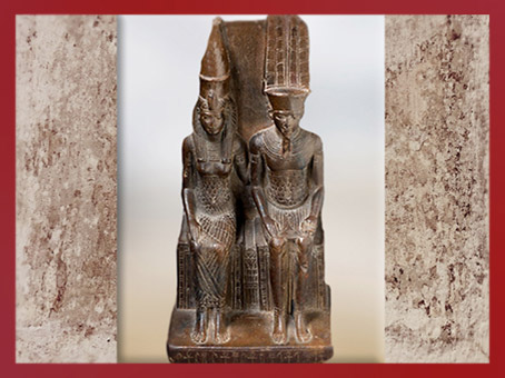 D’après le dieu Amon-Rê et Mout, sa parèdre, statuette dédicacée par Mérymaât, Nouvel Empire, Égypte Ancienne. (Marsailly/Blogostelle)