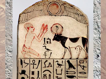 D'après une stèle dédiée au taureau Apis, calcaire, Sérapeum de Saqqara, Nouvel Empire, Égypte Ancienne. (Marsailly/Blogostelle)