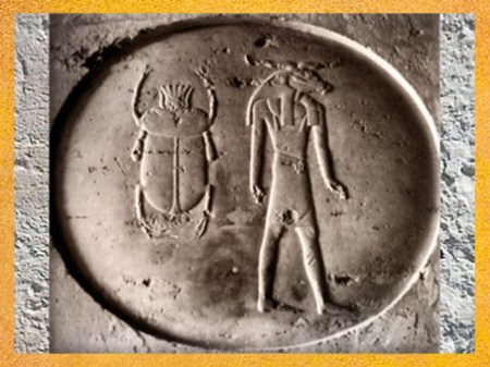 D’après le disque Rê, Khépri le Soleil Levant, et Rê- Atoum à tête de bélier, tombe de Séthi II, XIXe dynastie, Nouvel Empire. Nouvel Empire, Égypte Ancienne. (Marsailly/Blogostelle)