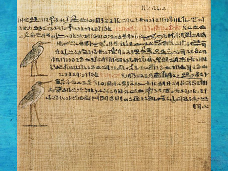 D'après des formules du Livre pour Sortir au Jour de dame Ânkhesenaset, oiseau benou et phénix, écriture hiératique, XXe ou XXIe dynastie, Thèbes, Troisième période intermédiaire, Égypte Ancienne. (Marsailly/Blogostelle)