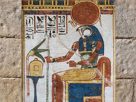 D'après Rê-Horakhty trônant, tombe civile, début XIXème dynastie, Thèbes, Nouvel Empire, Égypte Ancienne. (Marsailly/Blogostelle)