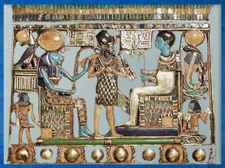 D’après Ptah, son épouse Sekhmet et le roi, pectoral de Toutânkhamon, avjc, XVIIIe dynastie, Nouvel Empire, Égypte Ancienne. (Marsailly/Blogostelle)