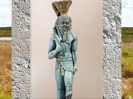 D’après le dieu Nefertoum couronné du nénufar-lotus, faïence, Basse époque, Égypte Ancienne. (Marsailly/Blogostelle)