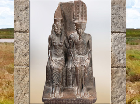 D’après la déesse Mout et son époux Amon-Rê, statuette dédicacée par Mérymaât, groupe sculpté, grès-grauwacke, 1294 -1213 avjc, règne Ramsès II -Séthi Ier, style de Karnak, Nouvel Empire, Égypte Ancienne. (Marsailly/Blogostelle)