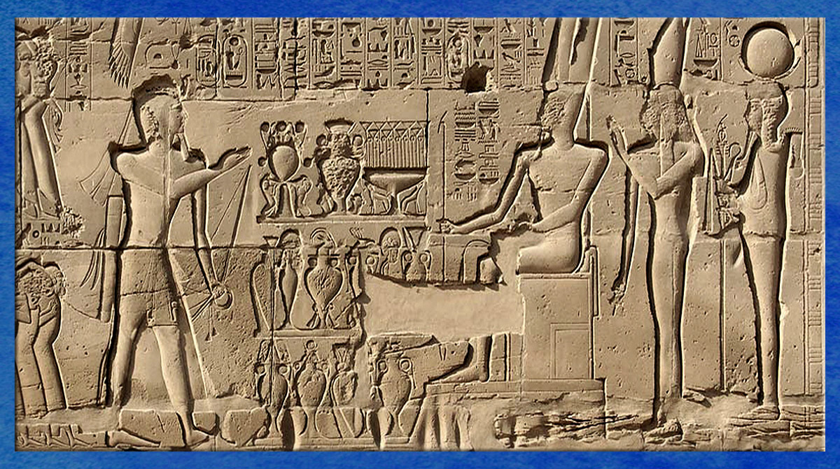 D'après la triade divine de Thèbes, mythologie, Egypte ancienne. (Marsailly/Blogostelle)