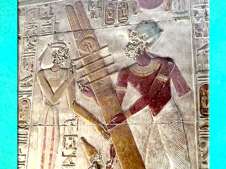 D’après la déesse Isis et le pilier Djed, détail, temple du roi Sethi Ier, Abydos, XIXe dynastie, Nouvel Empire, Égypte Ancienne. (Marsailly/Blogostelle)