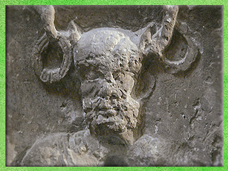 D’après Cernnunos cornu, détail, Pilier des Nautes, Ier siècle apjc, Lutèce, Paris, Gaule Romaine. (Marsailly/Blogostelle)