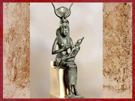 D’après la déesse Isis allaitant, statuette, sérapéum de Saqqara, bronze, Basse Epoque, Égypte Ancienne. (Marsailly/Blogostelle)