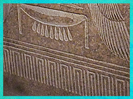 D'après les motifs en façade de palais, en bas du sarcophage de Ramsès III, XXe dynastie, Vallée des Rois, Thèbes, Nouvel Empire, Égypte Ancienne. (Marsailly/Blogostelle)