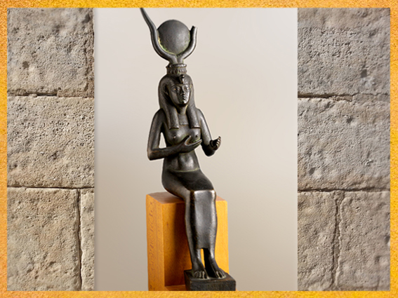 D’après la déesse Isis allaitant, Horus disparu, bronze, XXVIe dynastie, Basse Époque, Égypte Ancienne. (Marsailly/Blogostelle)