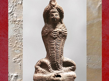 D’après la déesse-serpent Isis-Thermouthis, figurine, terre cuite, Ie-IIIe siècle apjc, époque gréco-romaine, Égypte Ancienne. (Marsailly/Blogostelle)