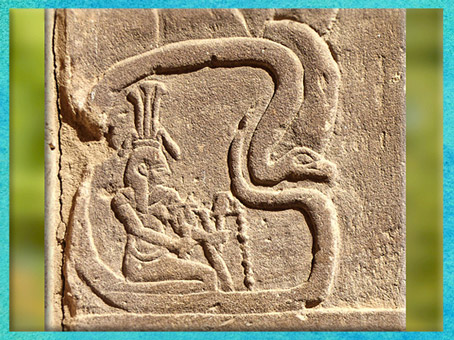 D’après Hâpy, dieu Nil, porte d’Hadrien, temple d’Isis de Philae, Assouan, Égypte Ancienne. (Marsailly/Blogostelle)