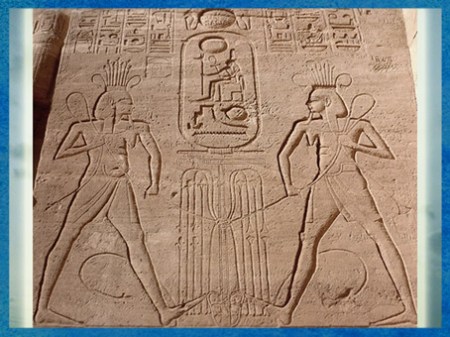 D’après les deux Hâpy, coiffes papyrus et nénufar-lotus, et le Sema-Taouy, temple de Ramsès II, 1292-1225 avjc, Nouvel Empire, Abou Simbel, Égypte Ancienne. (Marsailly/Blogostelle)