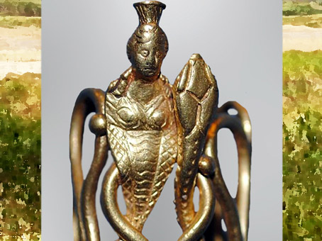 D’après la déesse serpent Isis-Thermouthis, bague en or, Ier siècle apjc, période Romaine, Égypte Ancienne. (Marsailly/Blogostelle)