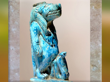 D’après la déesse hippopotame Taouret-Thouéris, et cobra, statuette en faïence, vers 663- 525 avjc, Basse Époque, Égypte ancienne. (Marsailly/Blogostelle)